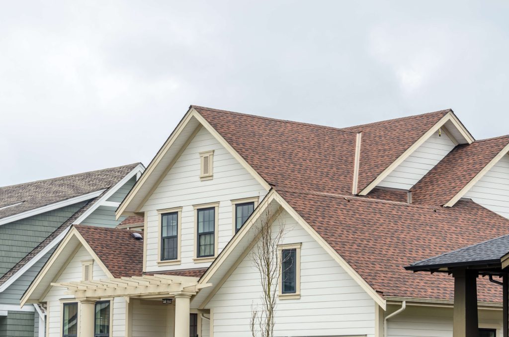 Enhancing Homes in Lexington, KY: Southern Peak Roofing Pioneers Siding Repair Services